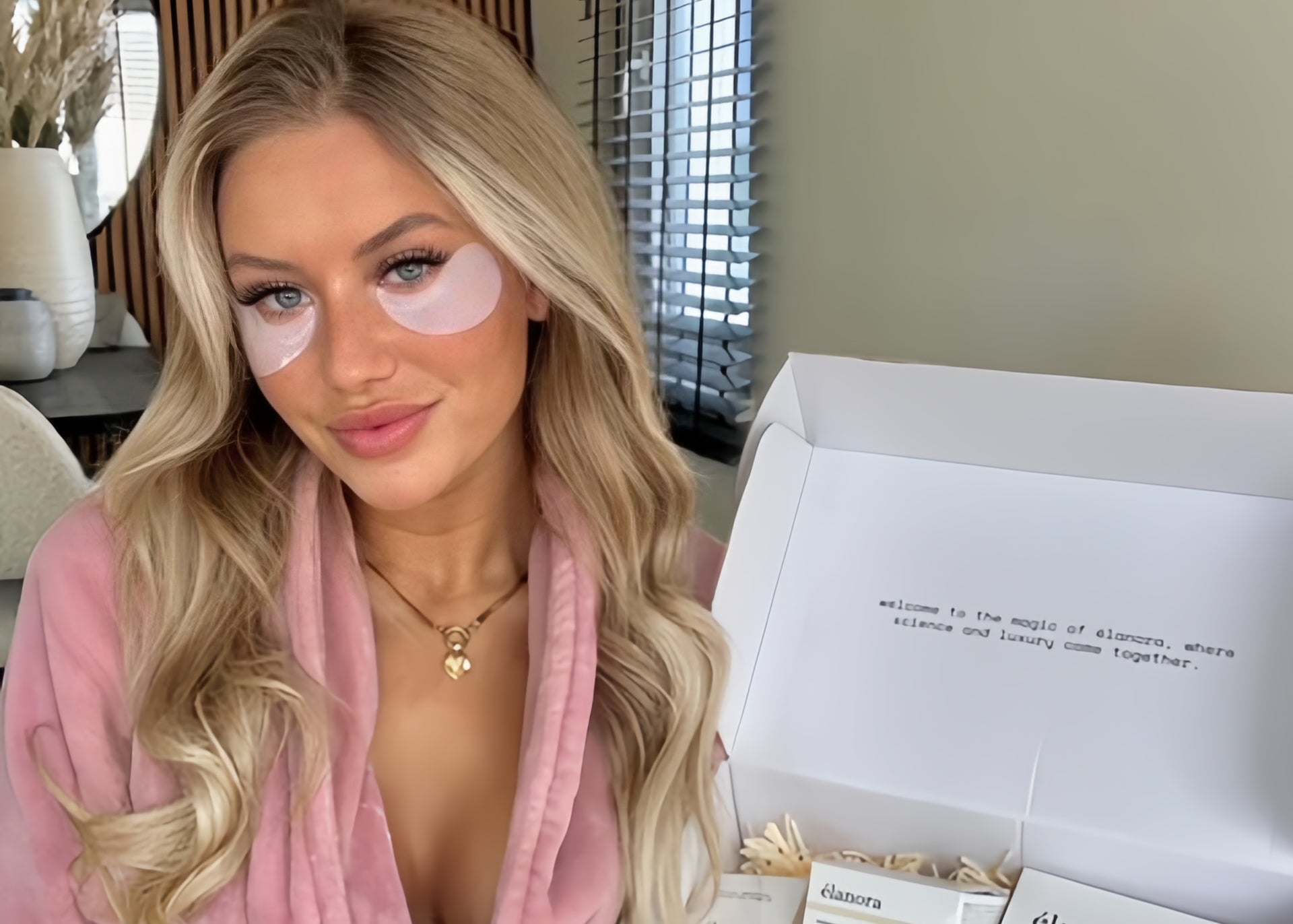 Klant met eye patches en een élanora-bundel